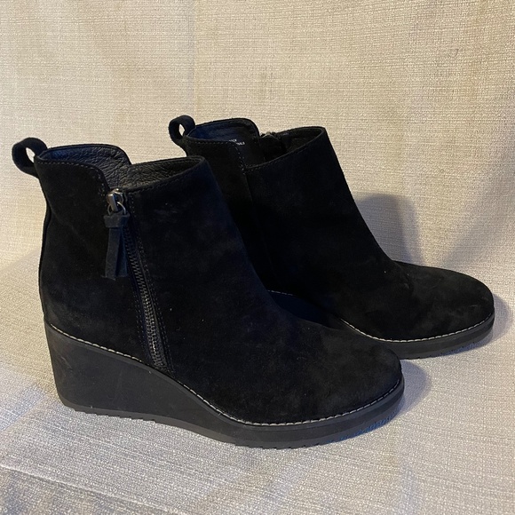 Sofft Shoes - Black suede mini booties